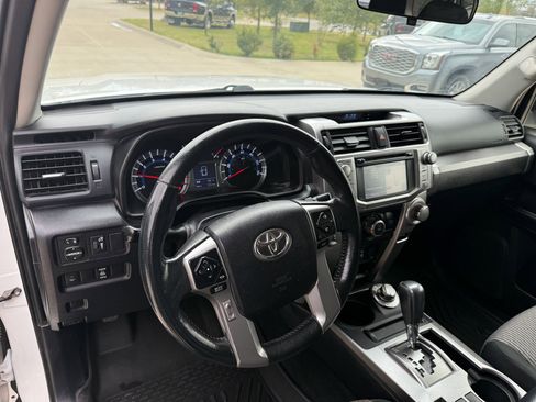 Used 2018 Toyota 4Runner SR5 Premium image 10