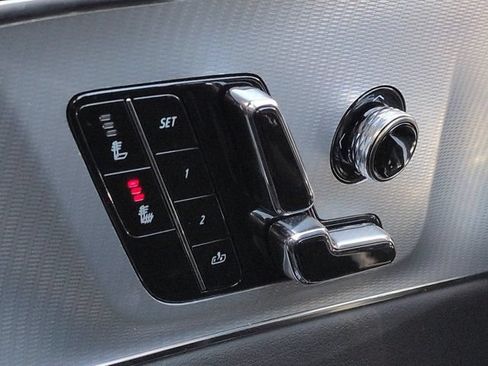 Used 2024 Cadillac Lyriq Tech RWD image 23