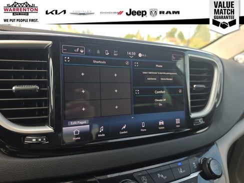 Used 2024 Chrysler Pacifica Touring-L FWD image 15