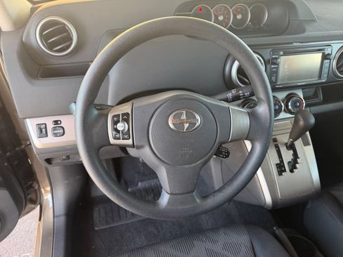 Used 2013 Scion xB FWD image 31
