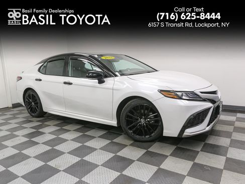 Used 2022 Toyota Camry XSE image 1