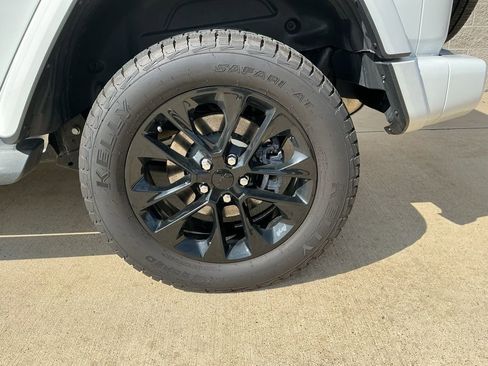 Used 2023 Jeep Wrangler Altitude image 6