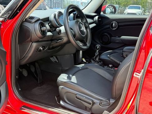 Used 2018 MINI Cooper 4-Door Hardtop FWD image 13