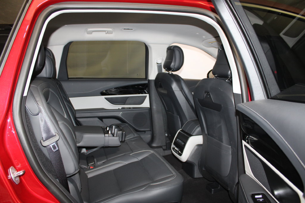 Used 2025 Lincoln Nautilus Premier AWD/4WD image 11