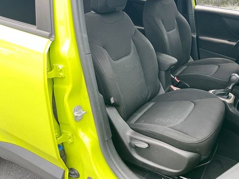 Used 2017 Jeep Renegade Latitude w/ Popular Equipment Group FWD image 26