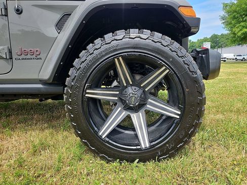 Used 2022 Jeep Gladiator Rubicon w/ Trailer Tow Package AWD/4WD image 9