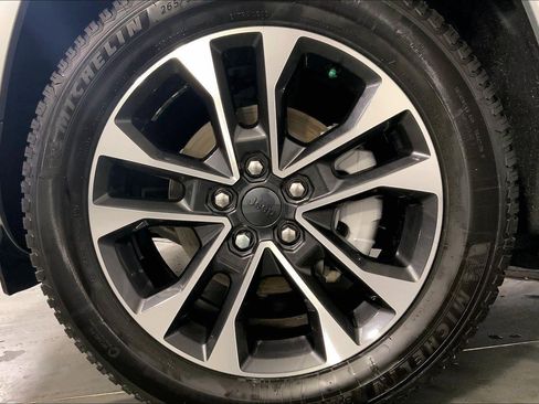 Used 2022 Jeep Grand Cherokee Overland w/ Luxury Tech Group IV image 9