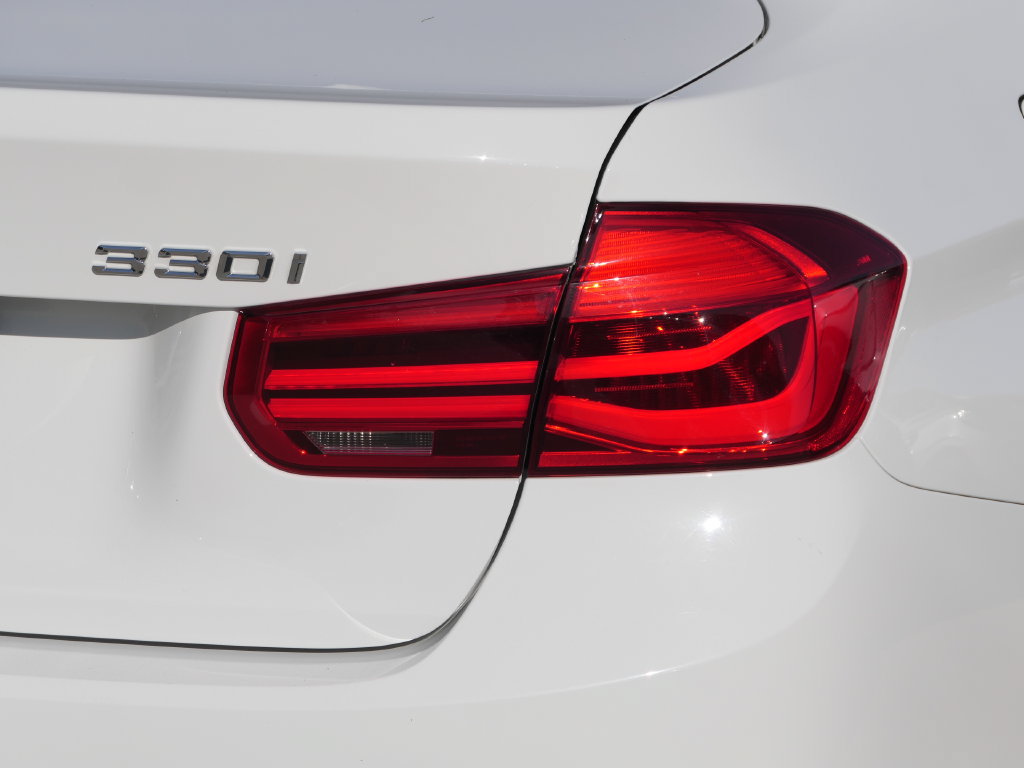 Used 2018 BMW 330i Sedan RWD image 3