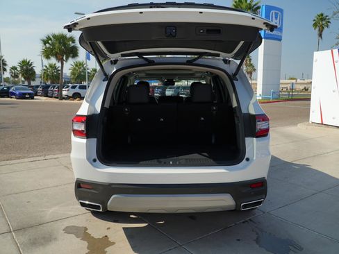 New 2025 Honda Pilot Touring image 7