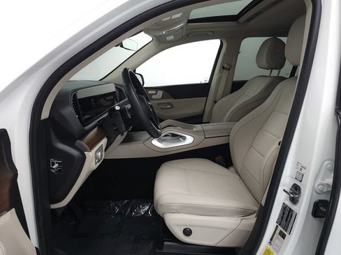 Used 2025 Mercedes-Benz GLE 450e 4MATIC w/ Driver Assistance Package image 7
