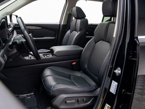 Used 2024 Honda Pilot Touring image 15