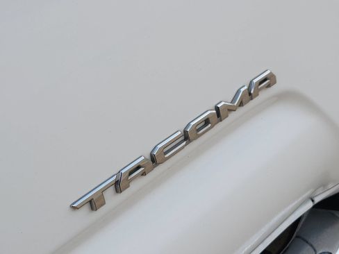 Used 2023 Toyota Tacoma SR5 RWD image 10