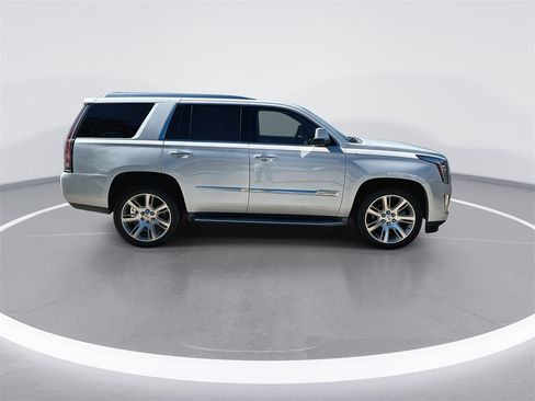Used 2016 Cadillac Escalade Luxury image 9