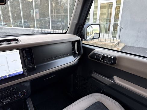 Used 2022 Ford Bronco Wildtrak image 15