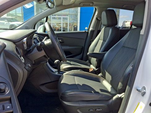 Used 2022 Chevrolet Trax LT w/ Sport Edition image 14