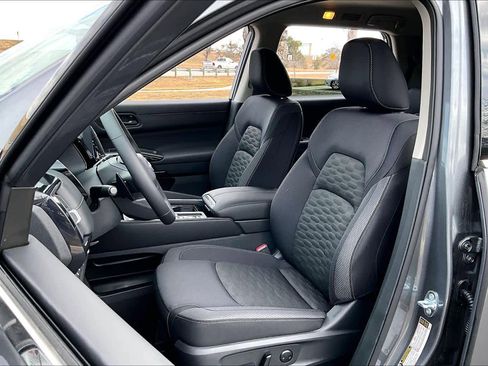 New 2026 Nissan Pathfinder SV image 9