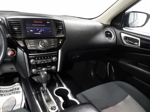 Used 2018 Nissan Pathfinder SV w/ Cargo Package image 16