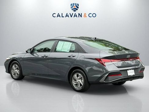 Used 2025 Hyundai Elantra SE w/ Cargo Package FWD image 5