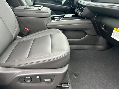 New 2026 Chevrolet Suburban LT w/ Comfort Package AWD/4WD image 18