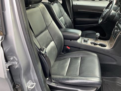Used 2014 Jeep Grand Cherokee Limited w/ Luxury Group II image 21
