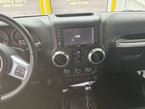 Used 2016 Jeep Wrangler Unlimited Rubicon image 27