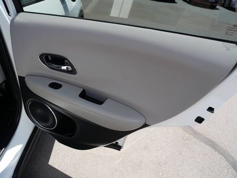 Used 2018 Honda HR-V EX image 25
