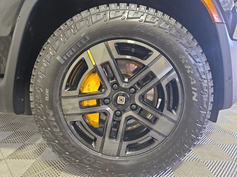 Used 2024 Rivian R1S Adventure AWD/4WD image 11