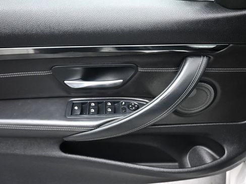 Used 2017 BMW M4 Convertible image 10