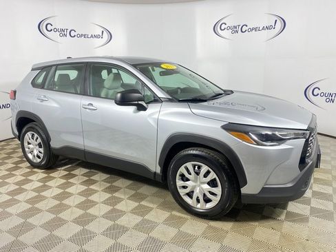 Certified 2023 Toyota Corolla Cross L image 1