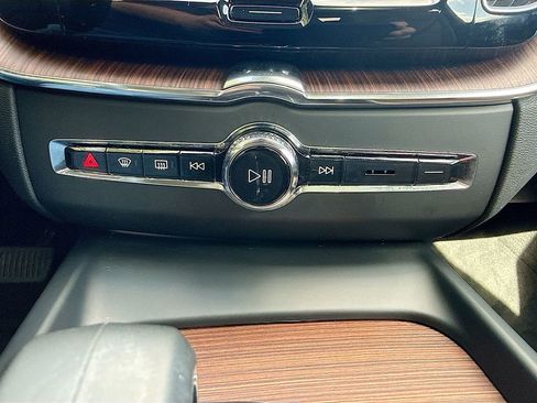 Used 2023 Volvo XC60 B5 Plus w/ Protection Package Premier FWD image 17