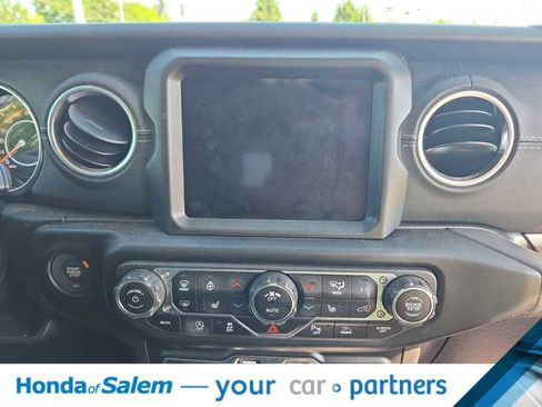 Used 2022 Jeep Wrangler Unlimited Sahara w/ LED Lighting Group AWD/4WD image 15