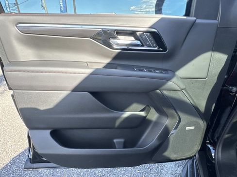 New 2026 Chevrolet Suburban RST image 20