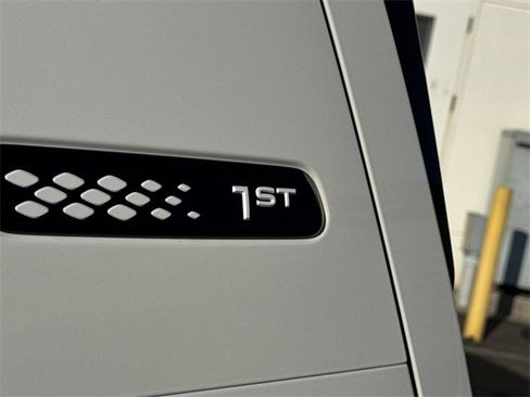 New 2025 Volkswagen ID. Buzz 1st Edition image 10