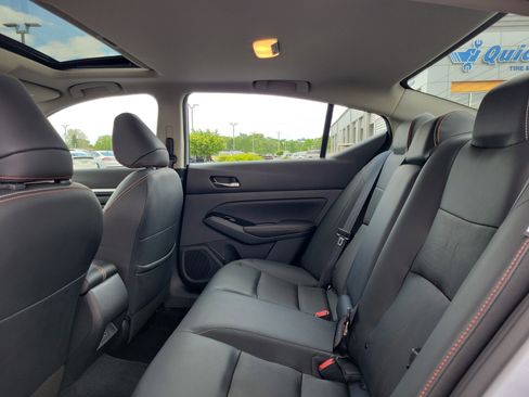 Used 2023 Nissan Altima 2.5 SR w/ SR Premium Package FWD image 11