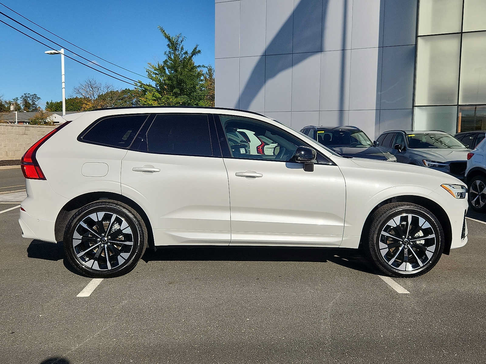 Used 2027 Volvo XC60 B5 Plus AWD/4WD image 7