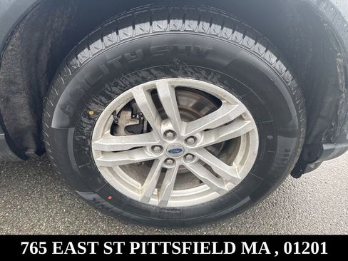 Used 2022 Ford Explorer XLT image 32