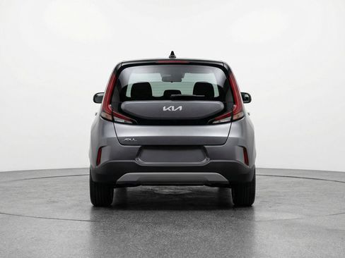 Used 2025 Kia Soul LX w/ LX Technology Package FWD image 7