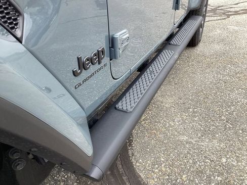 New 2026 Jeep Gladiator Sport AWD/4WD image 17