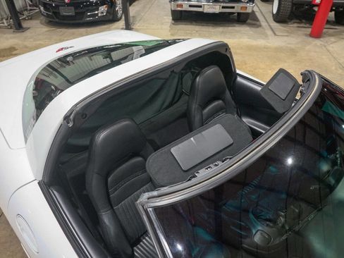 Used 1998 Chevrolet Corvette Coupe RWD image 21