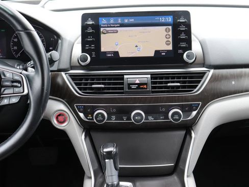 Used 2018 Honda Accord Touring image 15