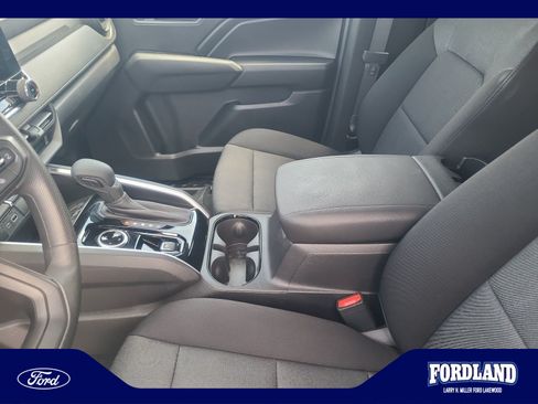 Used 2026 Chevrolet Colorado W/T w/ Advanced Trailering Package AWD/4WD image 15
