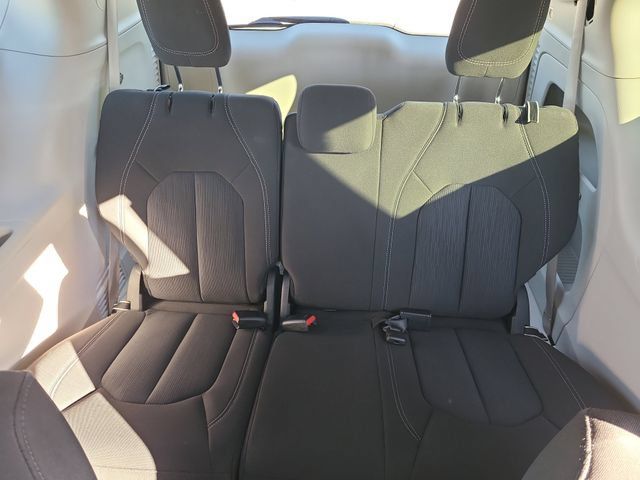 Used 2023 Chrysler Voyager LX FWD image 8