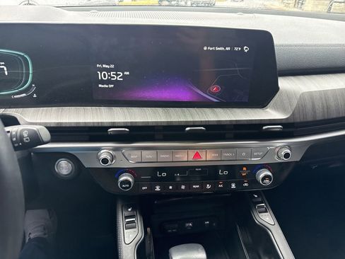 Used 2023 Kia Telluride EX w/ EX Captain's Chair Package FWD image 11