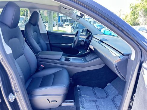 Used 2024 Tesla Model Y 2WD image 17