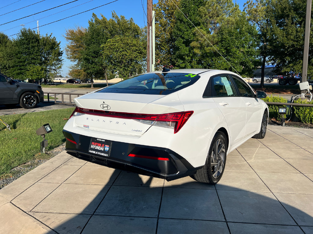 Used 2024 Hyundai Elantra Limited FWD image 11