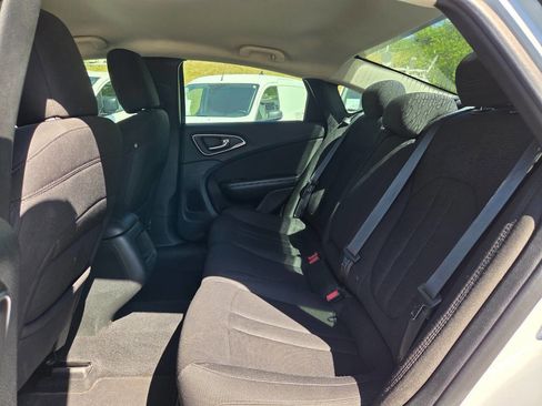 Used 2015 Chrysler 200 Limited FWD image 18
