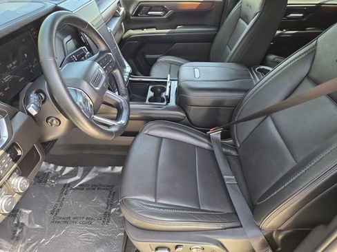 Used 2025 GMC Yukon Denali AWD/4WD image 13