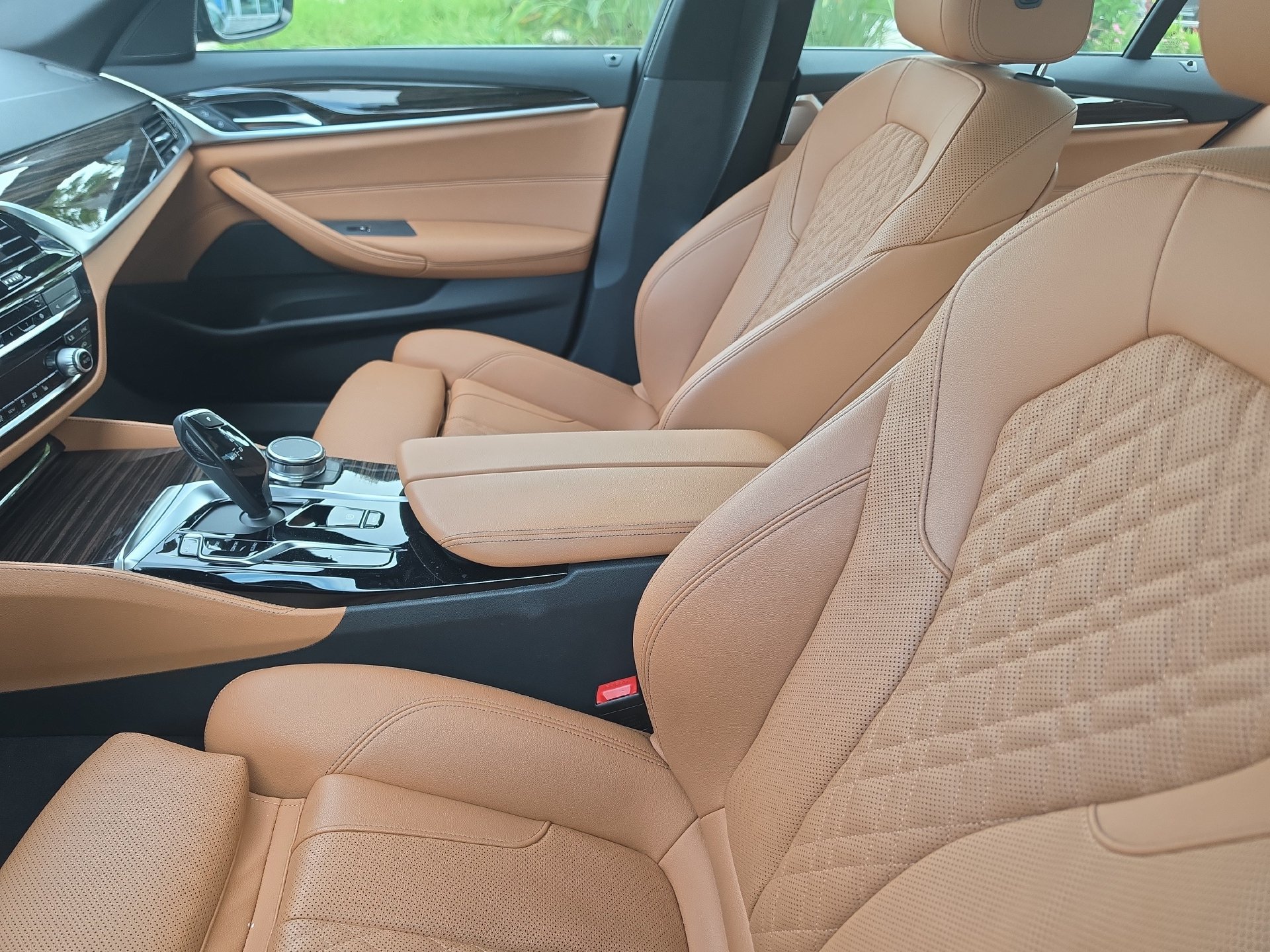 Used 2023 BMW 530i w/ M Sport Package RWD image 9