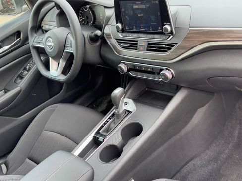 New 2025 Nissan Altima 2.5 SV image 11