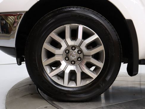 Used 2011 Nissan Frontier SL image 34